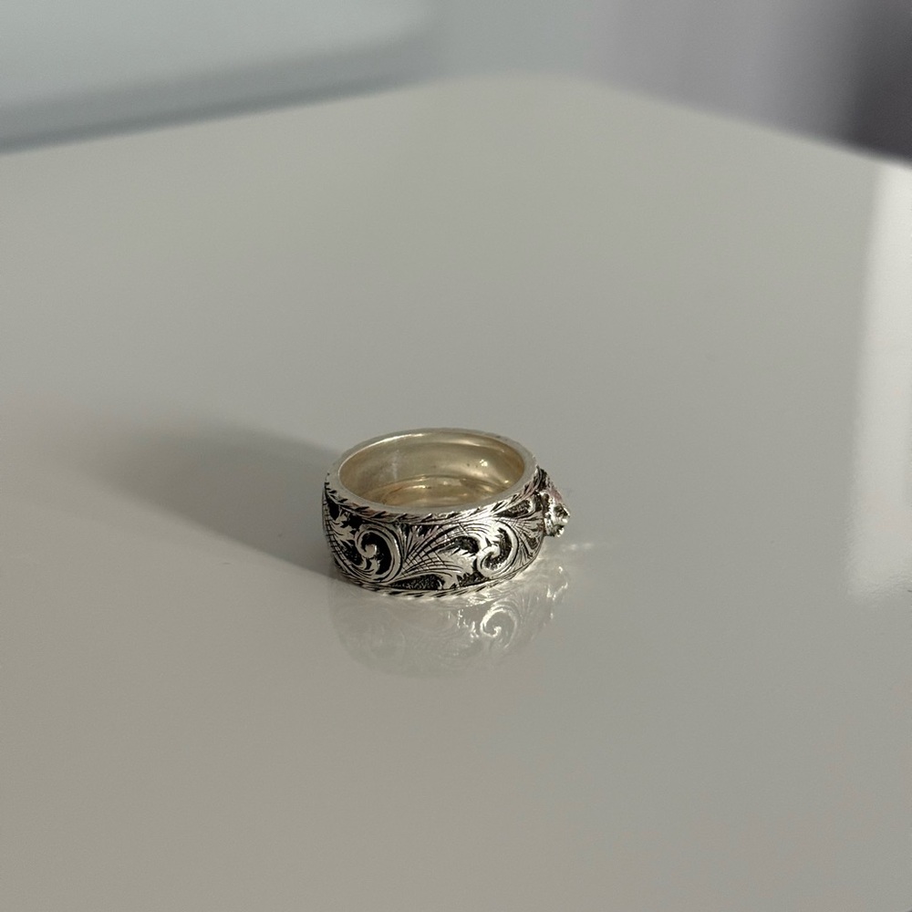 Gucci Silver Scrollwork Ring - Picture 2 of 4